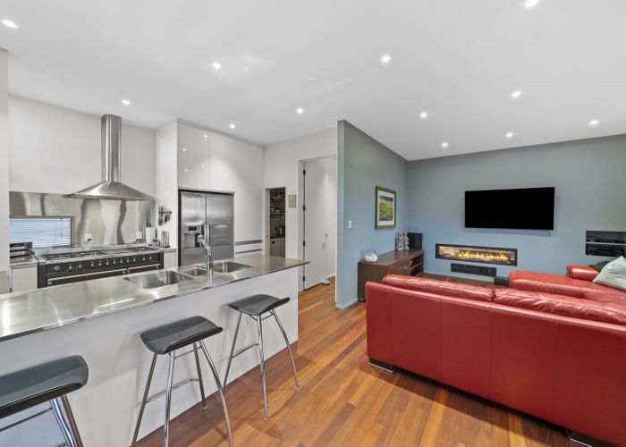  at 140 Eskdale Road, Papakowhai, Porirua
