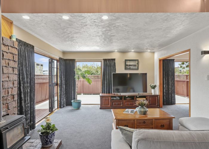  at 2/12 Evans Road, Glen Eden, Auckland