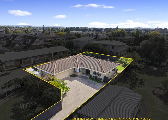  at 2/30 Victoria Road , Papatoetoe, Auckland