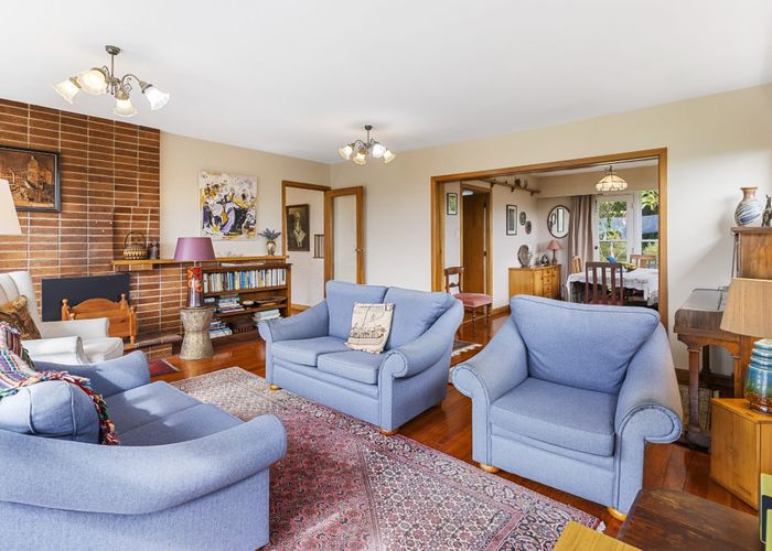  at 4 Alton Avenue, Hillcrest, Auckland
