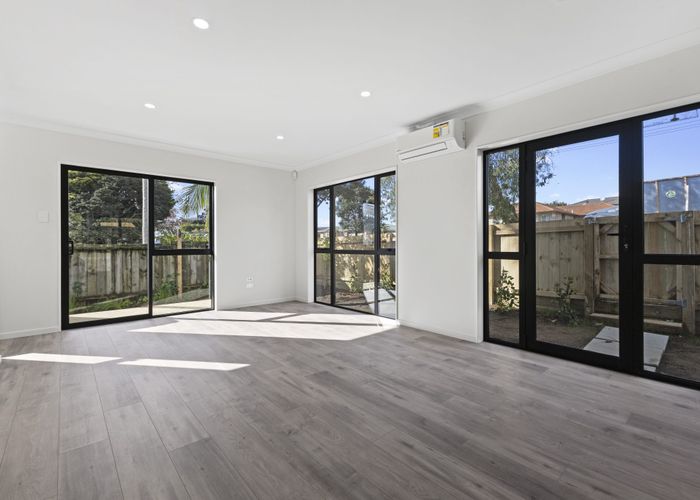  at 2/543 Massey Road, Mangere, Manukau City, Auckland