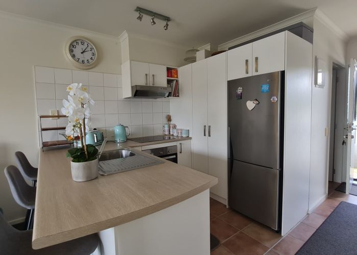  at 2/5 CAROLINA PLACE, Albany, North Shore City, Auckland