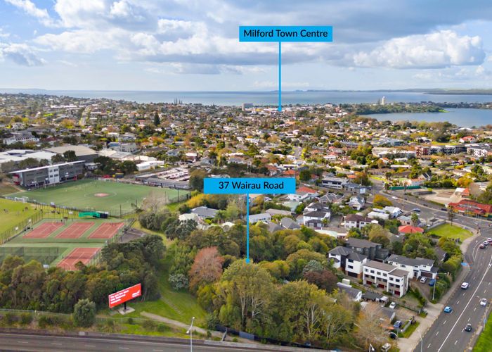 at 37 Wairau Road, Forrest Hill, North Shore City, Auckland