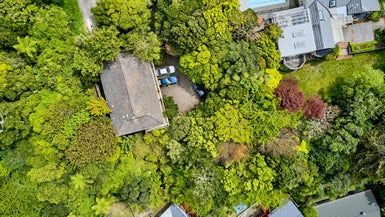  at 10 Hillview Crescent, Paparangi, Wellington