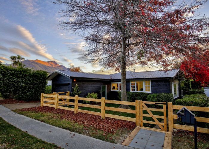  at 11 Cedar Drive, Kelvin Heights, Queenstown