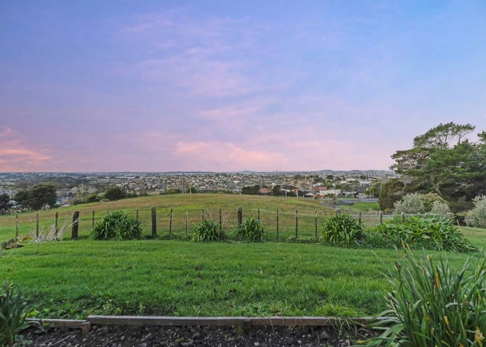  at 286 Sturges Road, Henderson, Waitakere City, Auckland