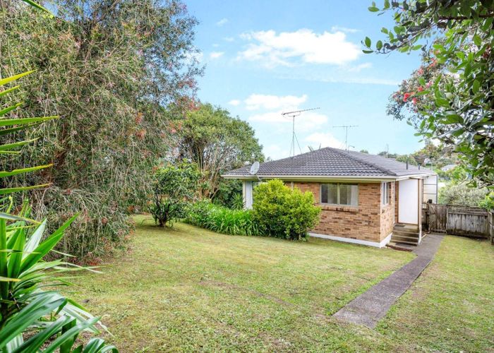  at 2/17 Lingfield Street, Glenfield, North Shore City, Auckland