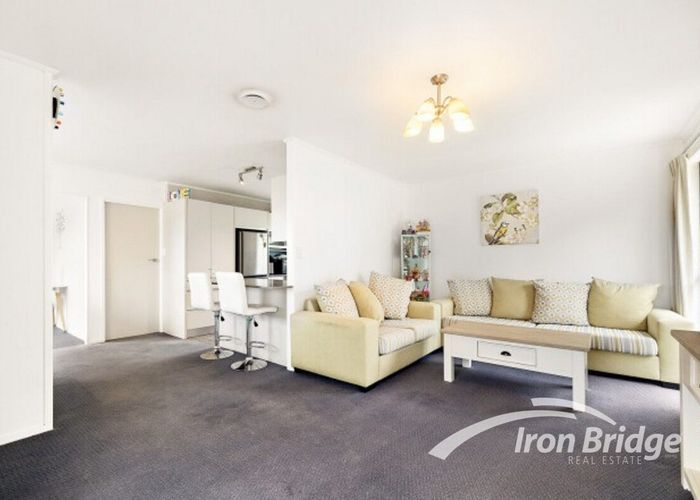  at 2/15 Ridgewood Crescent, Birkenhead, Auckland
