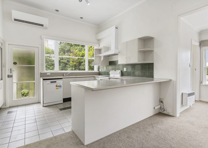 at 2/6 Aratonga Avenue, Greenlane, Auckland City, Auckland