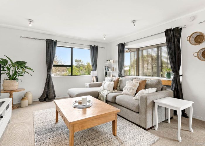  at 12 Dobell Road, Stanmore Bay, Whangaparaoa