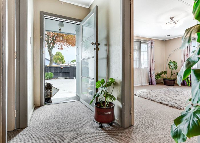  at 98 Holland Road, Fairfield, Hamilton