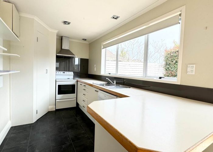  at 2 Worcester Road, Meadowbank, Auckland