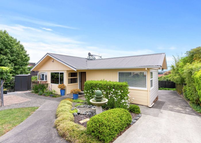  at 117 Bradbury Road, Botany Downs, Auckland