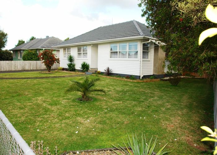  at 6 Hereford Street, Te Atatu Peninsula, Waitakere City, Auckland