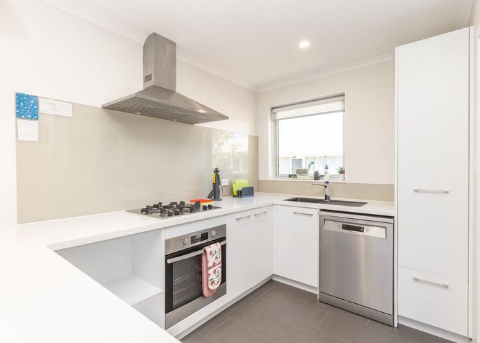  at 2/104 Picton Avenue, Riccarton, Christchurch City, Canterbury