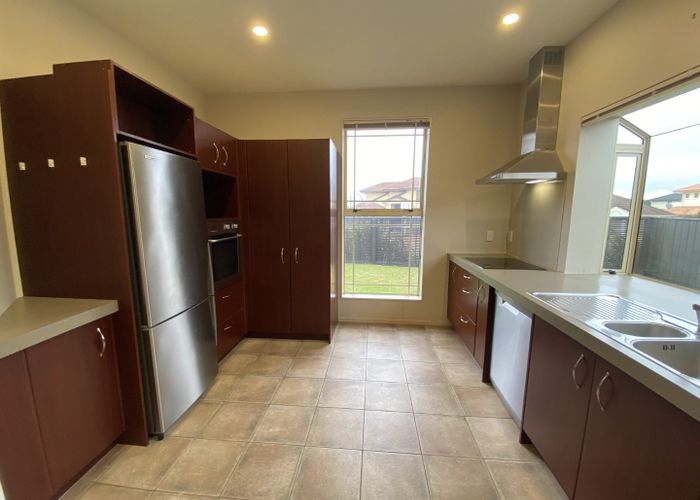  at 18 White Pine Avenue, Woodridge, Wellington, Wellington