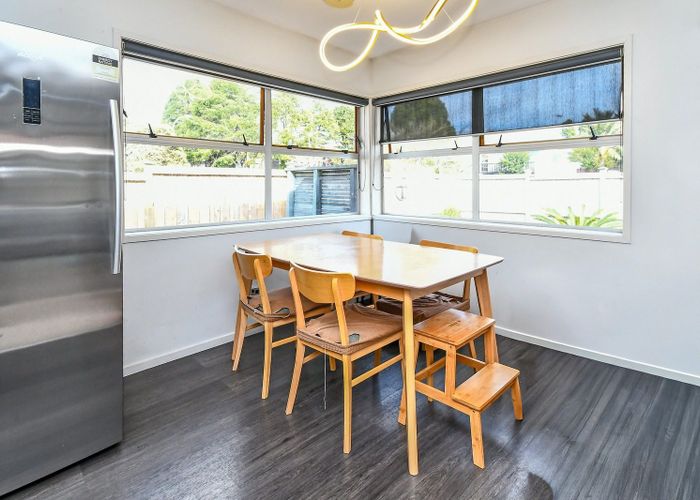 at 22 Mirrabooka Ave, Botany Downs, Manukau City, Auckland