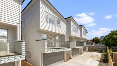  at 7B Waddell Avenue, Point England, Auckland