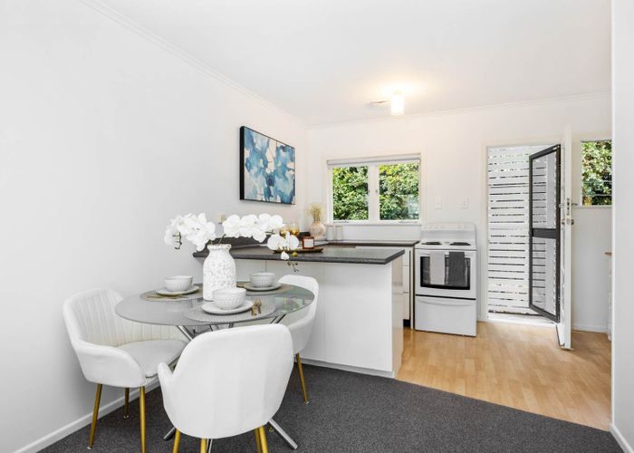  at 2/30 Halston Road, Mount Eden, Auckland City, Auckland