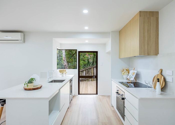  at 2/16 Mistletoe Place, Browns Bay, Auckland