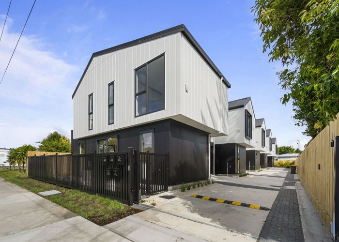  at 4B Roberts Road, Te Atatu South, Waitakere City, Auckland