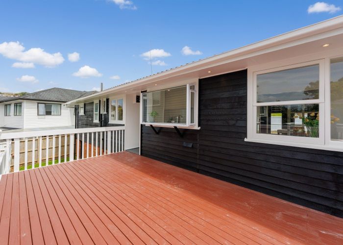  at 21 Compton Street, Hillcrest, North Shore City, Auckland