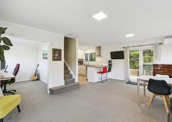  at 9 Hazlewood Avenue, Karori, Wellington