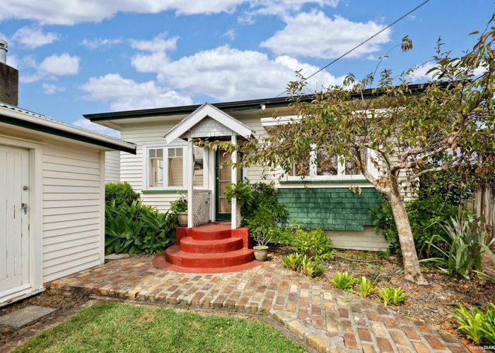  at 1/61 Beach Haven Road, Beach Haven, Auckland