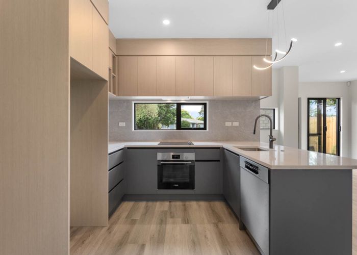  at 6 Riverpark Crescent, Henderson, Waitakere City, Auckland