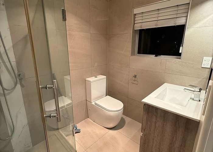  at 2/36 Sunset Road, Unsworth Heights, North Shore City, Auckland