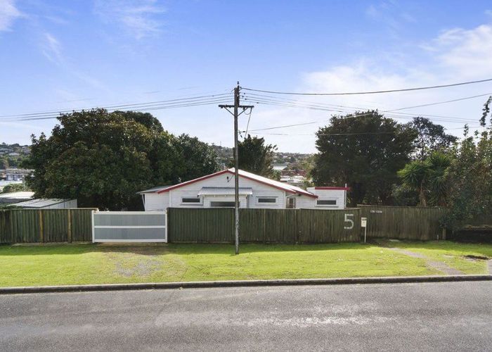  at 5 Argyle Road, Browns Bay, North Shore City, Auckland