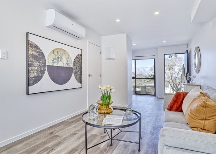  at 4C Hepburn Road, Glendene, Auckland