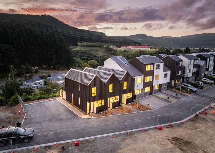  at 84 Ara Paiwhenua, Tawa, Wellington, Wellington