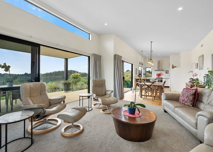  at 9 Kapurau Lane, Merrilands, New Plymouth