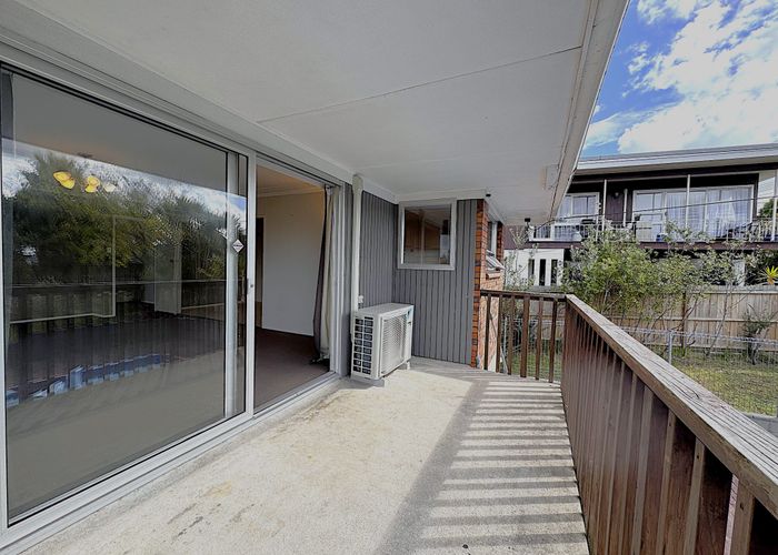  at 1 Cyclarama Crescent, Massey, Auckland