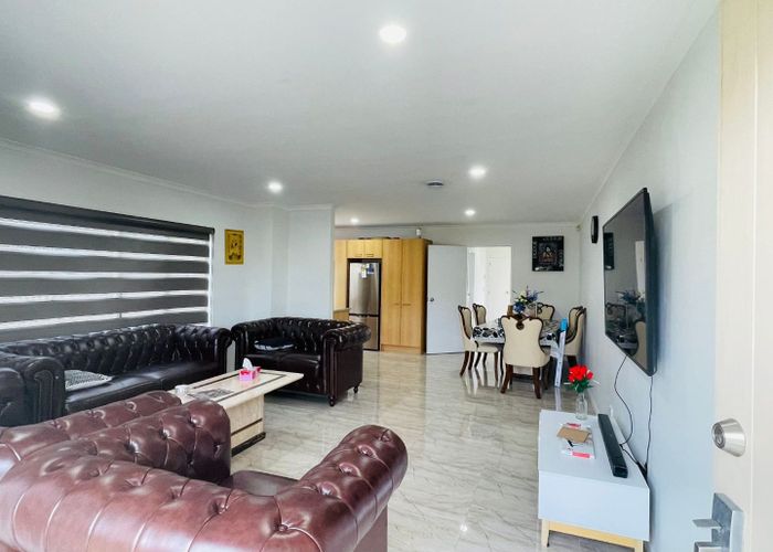  at 14 Clomell Drive, Flat Bush, Auckland