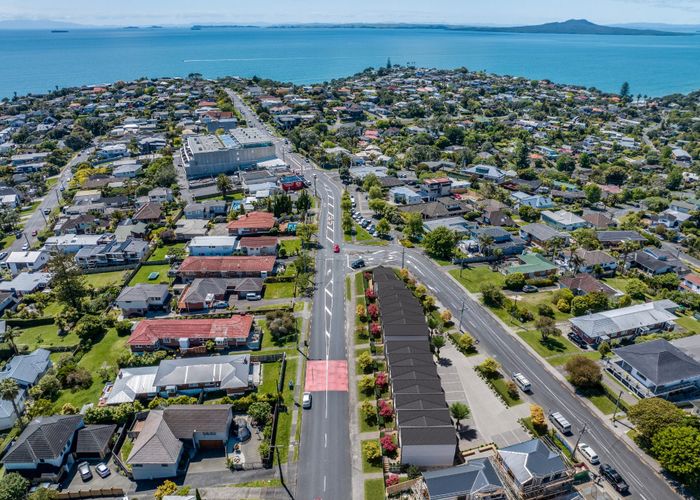  at 19 Knights Road, Rothesay Bay, North Shore City, Auckland