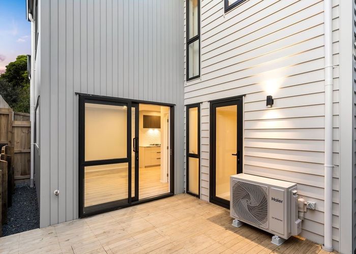  at 2/33 Buscomb Avenue, Henderson, Auckland