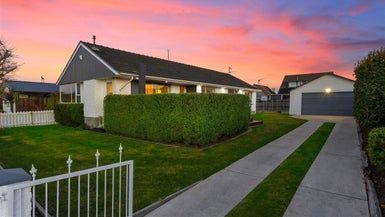  at 9 Beeston Place, Redwood, Christchurch