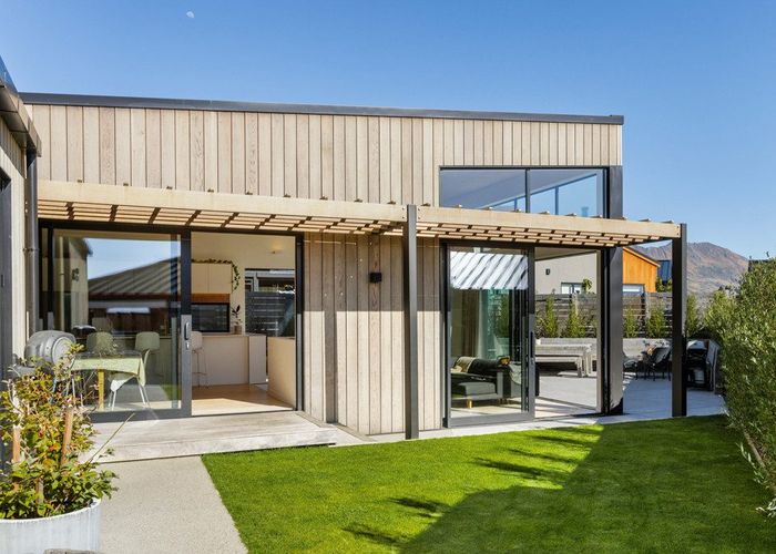  at 17 Doug Ledgerwood Drive, WANAKA