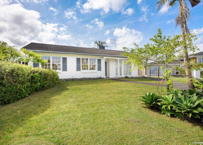  at 18 Roysfield Lane, Sunnyhills, Auckland