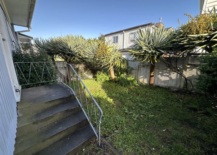  at 2/13 Clarke Road, Onehunga, Auckland City, Auckland
