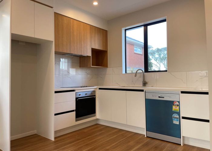  at 423 Glenfield Road, Glenfield, Auckland