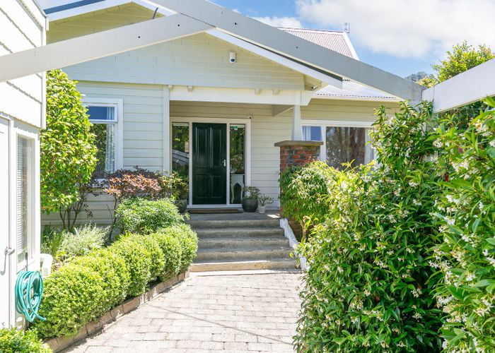  at 32 Box Hill, Khandallah, Wellington