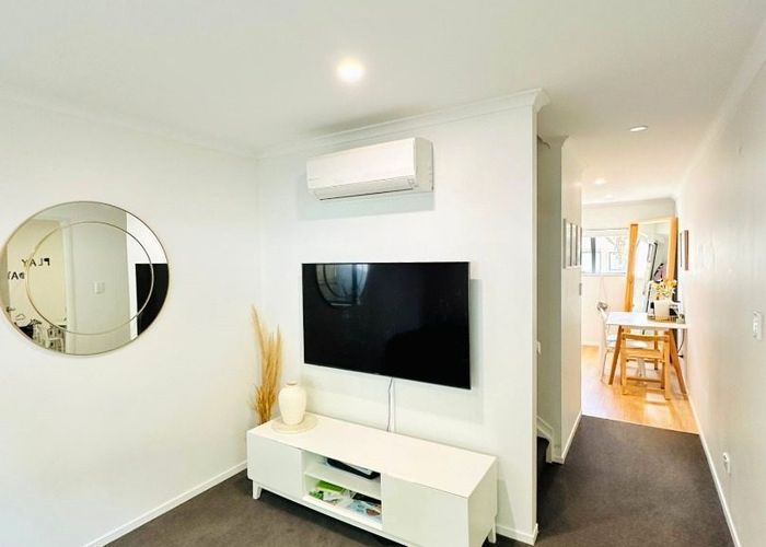  at 8 Pangu Way, Mangere, Manukau City, Auckland