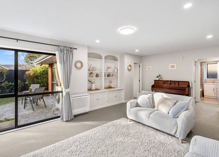  at 2/8 Coniston Avenue, Ilam, Christchurch