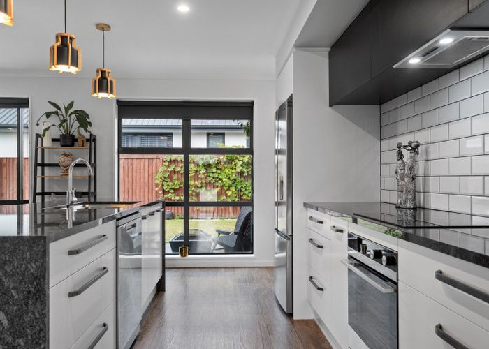  at 14 Tara Crescent, Woodend, Woodend