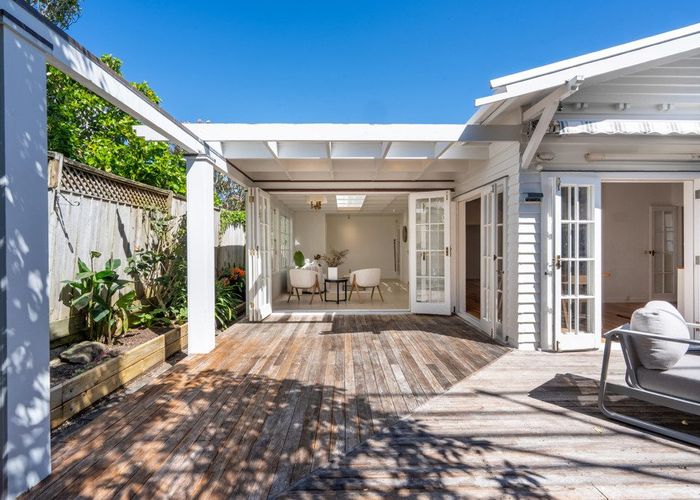  at 2 Balfour Street, Bayswater, North Shore City, Auckland