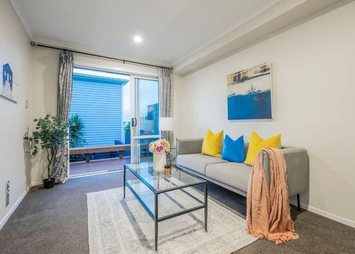  at 9 Panakenake Way, Flat Bush, Manukau City, Auckland