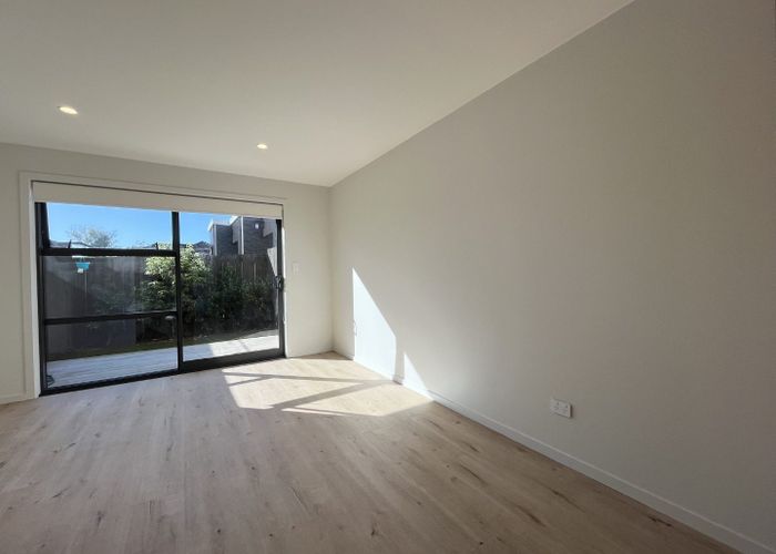  at 5/157 Beach Haven Road, Beach Haven, North Shore City, Auckland
